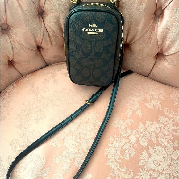 Coach cross body bag holds phone and wallet and a little snack comfortably - Picture 3 of 3